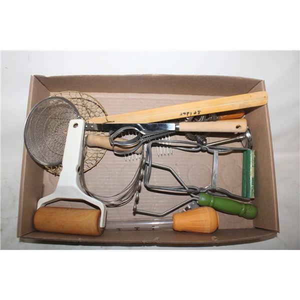 VINTAGE KITCHEN UTENSILS ASSORTED