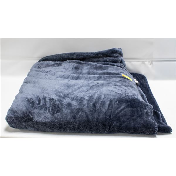 KOOLABURRA QUEEN SIZE PLUSH BLANKET - BLUE