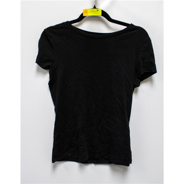 UNITED CLORS OF BENNINGTON BLACK TEE SIZE XS