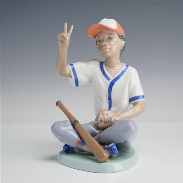 LladrÃ³ Baseball Star Figurine #6137, 5.5 Inches