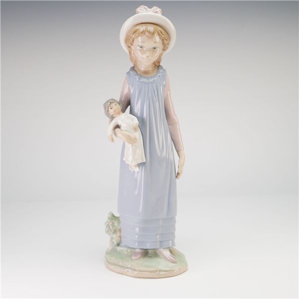 Lladro, Belinda with Her Doll Figurine 1005045
