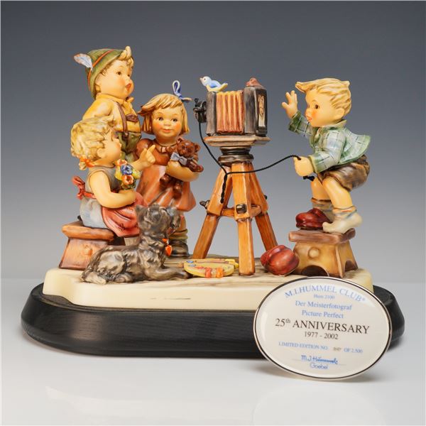 Goebel M.I. Hummel Picture Perfect Figurine, Hum 2100