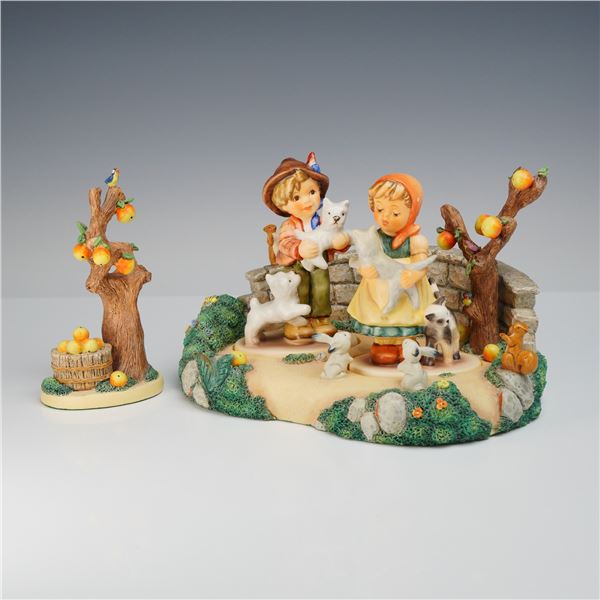 A Set of 4 Goebel Hummel Figurines and Hummelscapes KinderPark Display