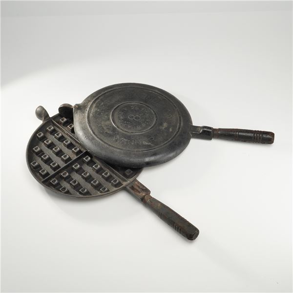 Wagner #8 Cast Iron Waffle Iron