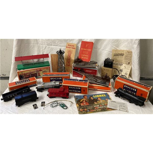 VINTAGE LIONEL MODEL TRAIN ITEMS - O GAUGE