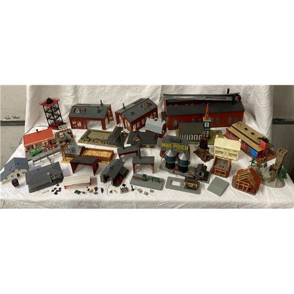 MODEL RAILROAD BUILDINGS AND SCENIC ACCESSORIES