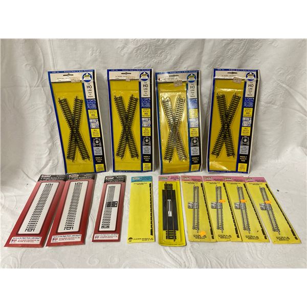 VINTAGE HO SCALE MODEL RAILROAD TRACK COMPONENTS