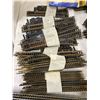 Image 9 : VINTAGE HO SCALE MODEL TRAIN TRACKS AND ACCESSORIES, INCLUDING BRIDGES, STRAIGHT SECTIONS, AND CURVE