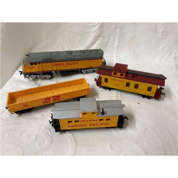 VINTAGE UNION PACIFIC HO SCALE MODEL TRAINS