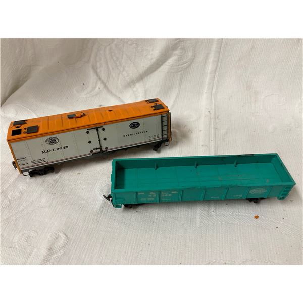 VINTAGE MODEL TRAIN CARS ARE COLLECTIBLE HO SCALE FREIGHT CARS FROM THE NEW YORK CENTRAL SYSTEM