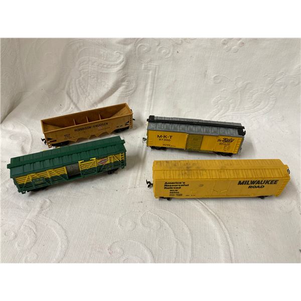 VINTAGE HO SCALE MODEL RAILROAD FREIGHT CARS