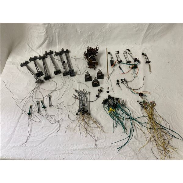 VINTAGE HO SCALE MODEL RAILROAD ACCESSORIES