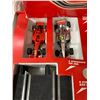 Image 10 : SCX COMPACT 1:43 SCALE SLOT CAR RACING SET, SPECIFICALLY FEATURING FORMULA 1 CARS