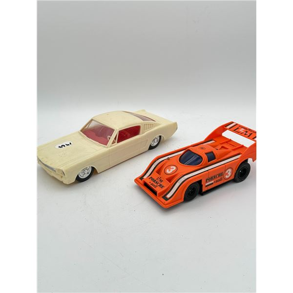 Bundle of vintage toys