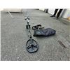 Image 2 : Metal Detector w/ Accessories & Carrying Case