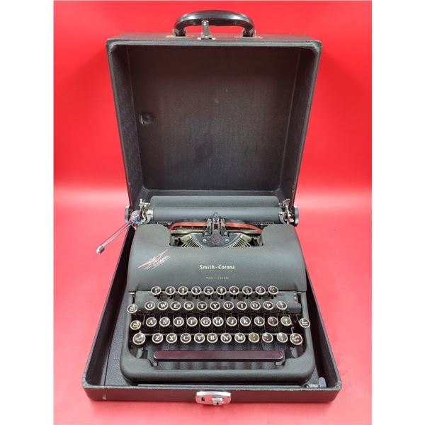 Smith-Corona Clipper Typewriter Made in Canada