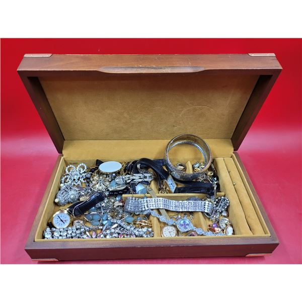 Lot of Assorted VTG Jewelry