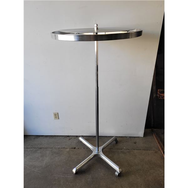 Circular Metal Clothing Rack