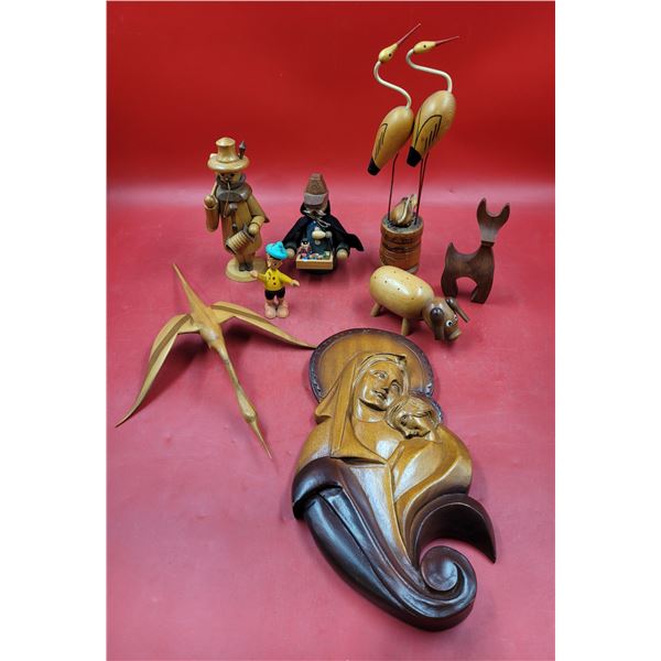 Wooden Decor Lot w/ Wall Plaque & Figurines