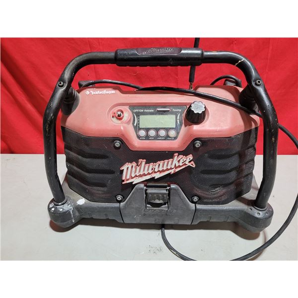Milwaukee job site radio