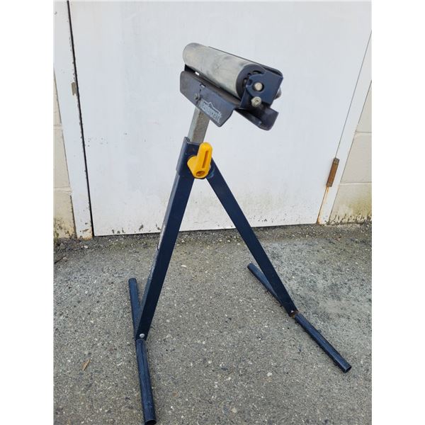 MasterCraft ball roller stand