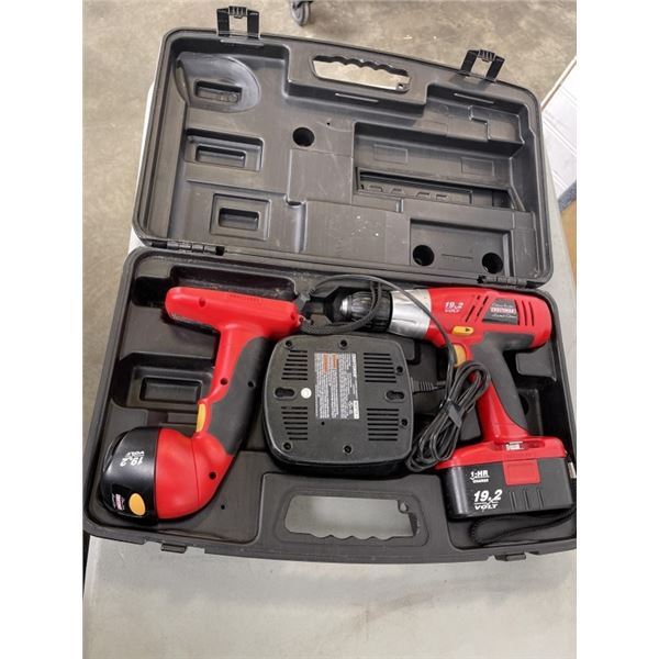 CRAFTSMAN POWER DRILL WITH BATTERY, LIGHT AND BATTERY CHARGER IN CASE