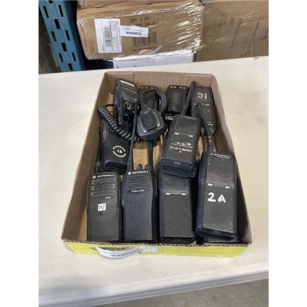 TRAY OF ASSORTED MOTOROLA WALKIE TALKIES