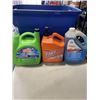 Image 2 : TOTE OF HOUSEHOLD CLEANING SUPPLIES