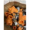 Image 4 : BOX OF 1x1 ORANGE PEX CORNER AND T PIECES W/ BRACKETS