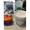 Image 4 : 2 HALF EMPTY JUGS OF CONCRETE FORM RELEASE AND TOTE OF ASSORTED FLUIDS