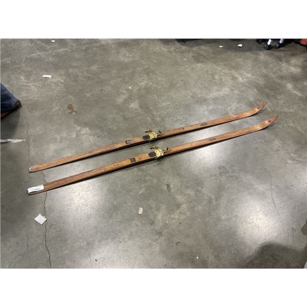 VINTAGE MADHSUS BIRKE BEINER MADE IN NORWAY WOOD SKIS