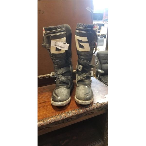 SIZE 9 MOTORCROSS BOOTS