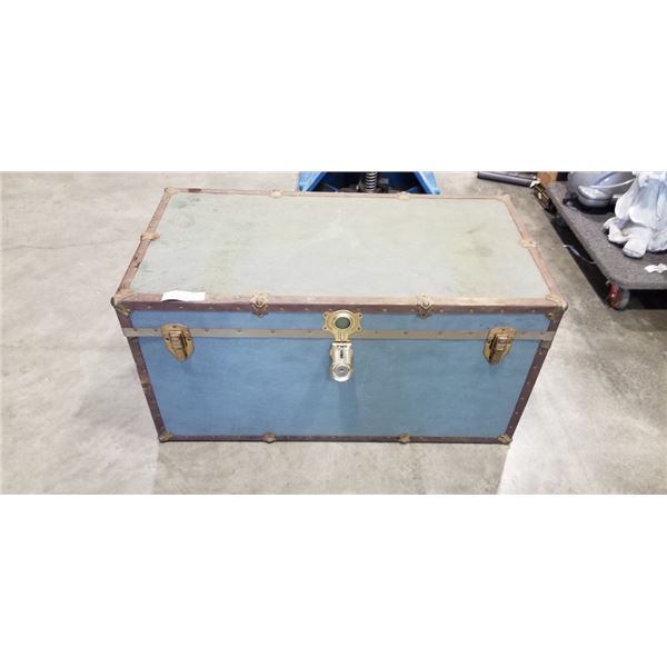 ANTIQUE SHIPPING TRUNK