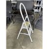 Image 2 : WHITE STEP STOOL