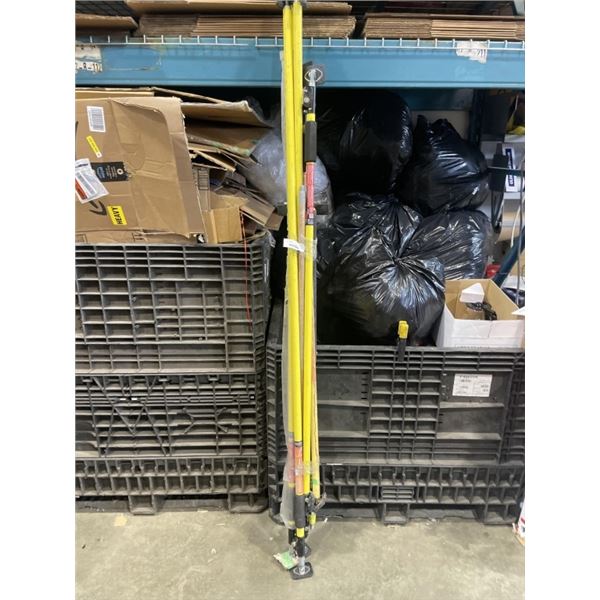 BUNDLE OF ASSORTED ADJUSTABLE SUPPORT RODS AND PAINTING POLES