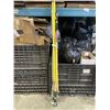 Image 1 : BUNDLE OF ASSORTED ADJUSTABLE SUPPORT RODS AND PAINTING POLES