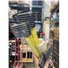 Image 2 : BUNDLE OF ASSORTED ADJUSTABLE SUPPORT RODS AND PAINTING POLES