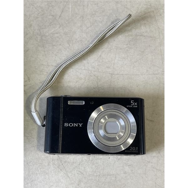 SONY CYBER SHOT D SC SC-W800 IN BLACK, BATTERY + SD CARD. WORKING