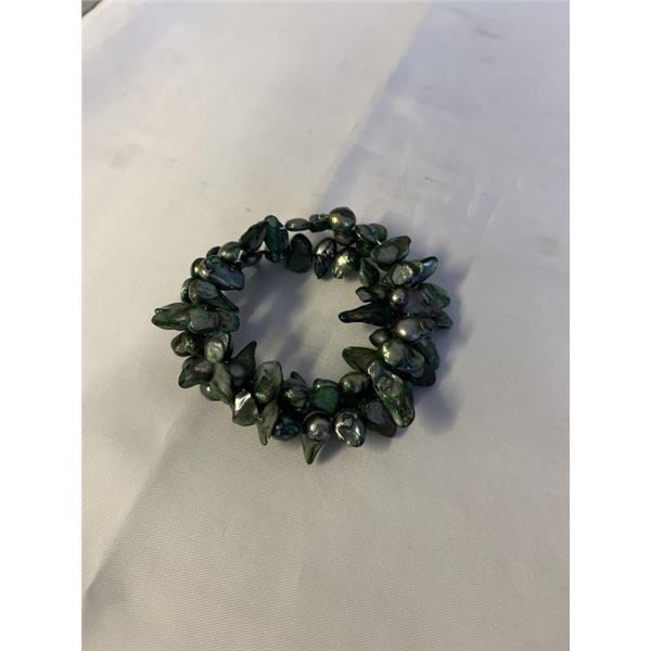 VINTAGE CULTURED FRESHWATER PEARLS BANGLE BRACELET