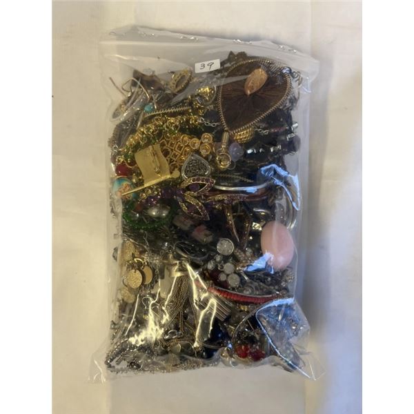 BAG OF MISC JEWELRY, BEADS AND PARTS