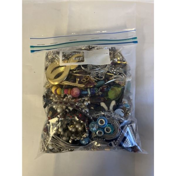 BAG OF MISC JEWELRY, BEADS AND PARTS