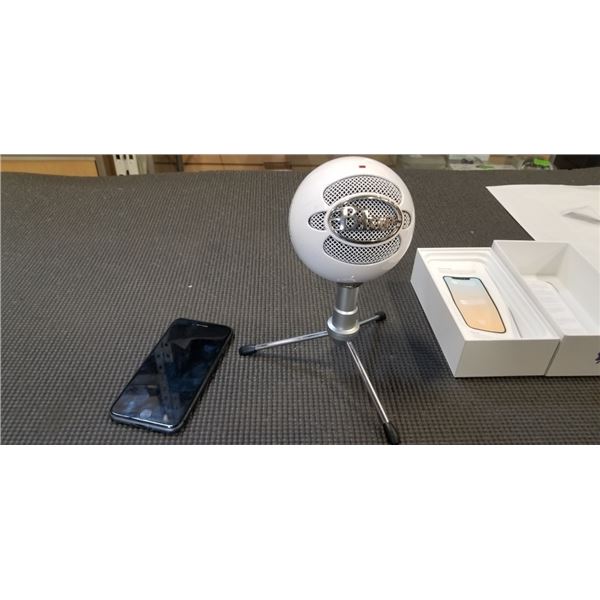 BLUE SNOWBALL MICROPHONE AND IPHONE, UNTESTED