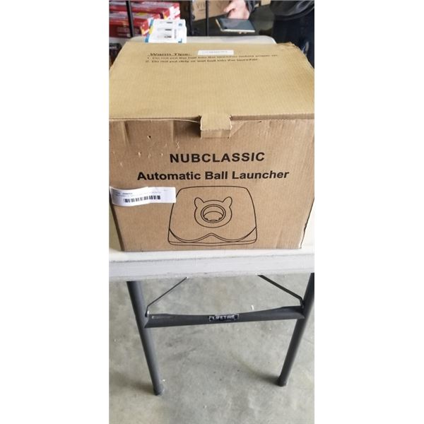 AUTOMATIC BALL LUNCHER FOR PETS