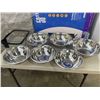 Image 4 : 4 STAINLESS  MIXING BOWLS AND DISH RACK