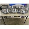 Image 5 : 4 STAINLESS  MIXING BOWLS AND DISH RACK