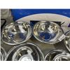 Image 6 : 4 STAINLESS  MIXING BOWLS AND DISH RACK