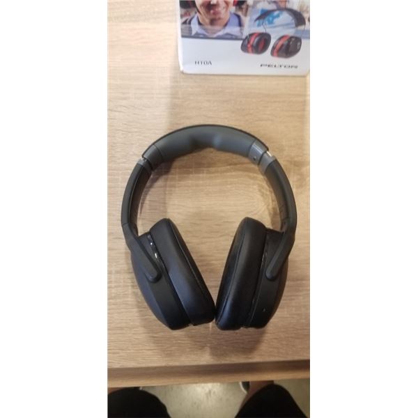 SKULLCANDY CRUSHER EVO OVER EAR SOUND ISOLATING WIRELESS HEADPHONES W/ MIC - TESTED WORKING, RETAIL 