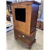 Image 6 : LEXTINGTON FURNTIURE 2 DRAWER WARDROBE W/ POWER
