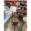 Image 4 : ANTIQUE FLOOR LAMP AND STOOL