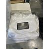 Image 2 : ASSORTED BED LINENS
